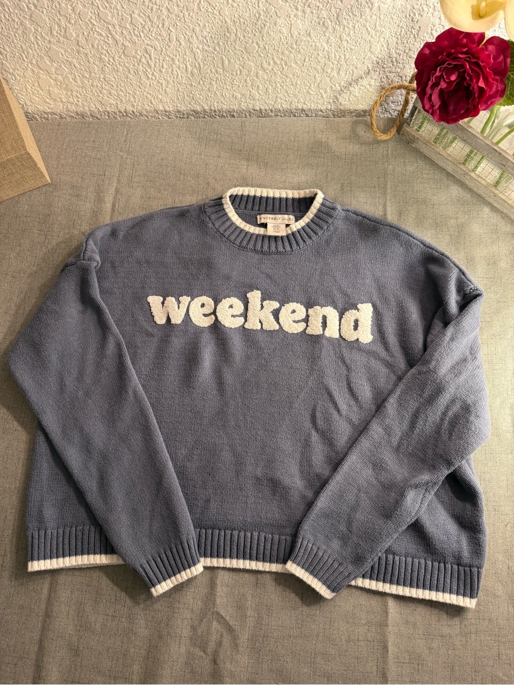 Sincerely Jules blue cropped sweater with a‎ textured white "weekend" graphic XS